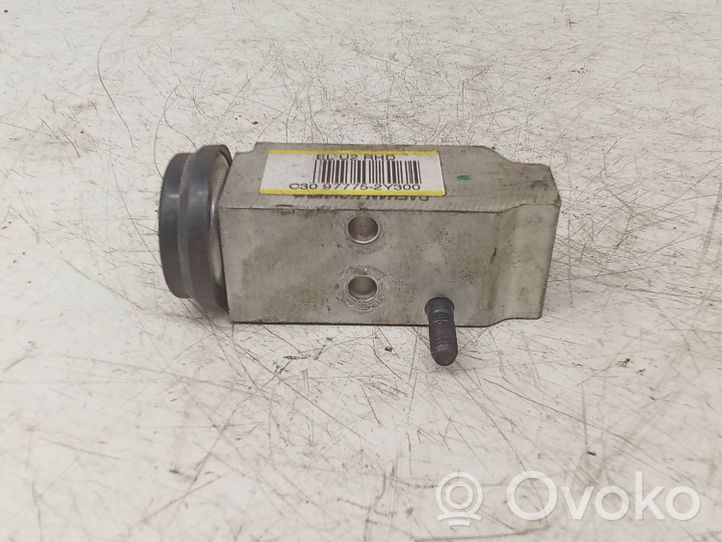 Hyundai ix35 Air conditioning (A/C) expansion valve 977752Y300