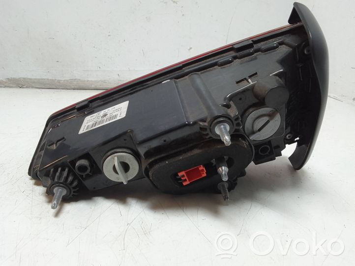 Audi A4 S4 B9 Lampy tylnej klapy bagażnika 8W5945075A