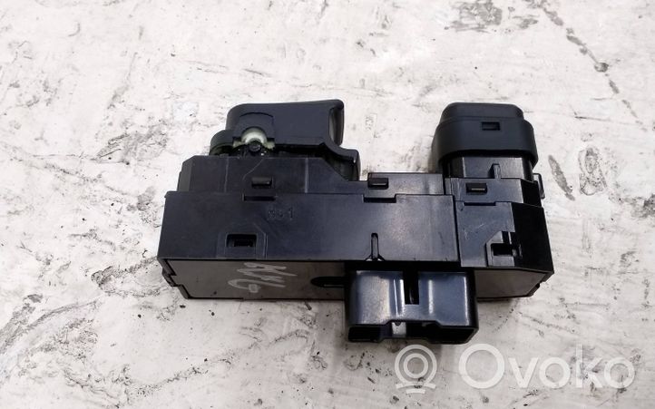 Hyundai ix35 Interruttore di controllo dell’alzacristalli elettrico 3835211310