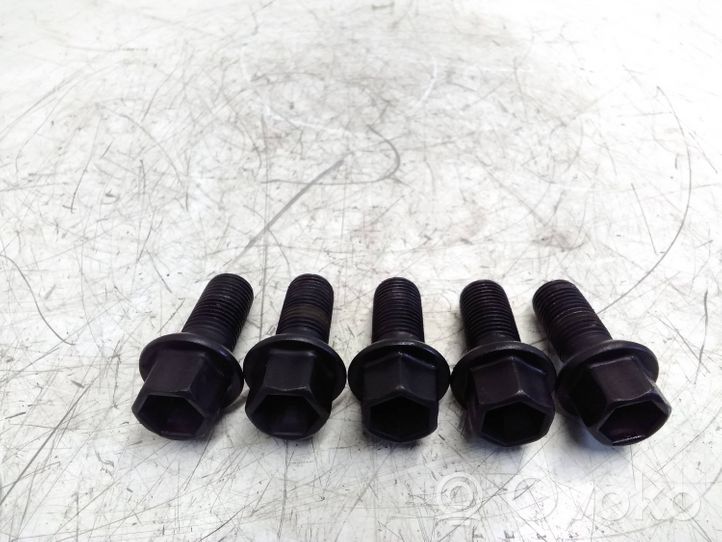 Mercedes-Benz GLA W156 Nuts/bolts 