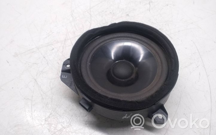 Subaru Outback Haut-parleur de porte avant 86301AJ000