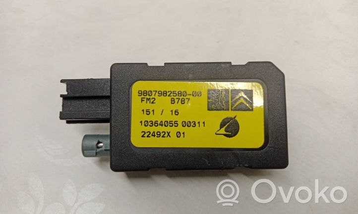 Citroen C4 II Picasso Amplificateur d'antenne 9807982580