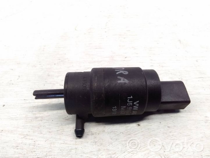 Volkswagen Bora Pompe de lave-glace de pare-brise 1J5955651