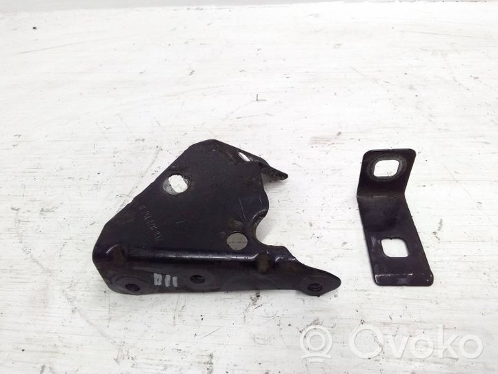 Volkswagen Touareg I Fender mounting bracket 7L6821152B