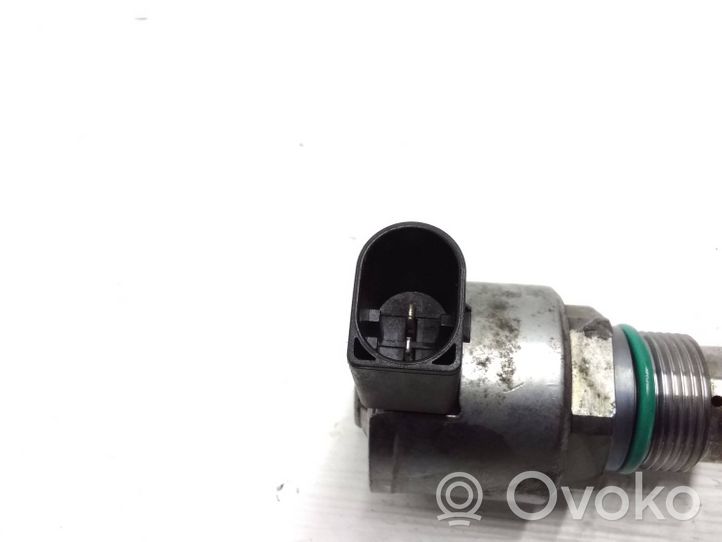 Audi A6 S6 C7 4G Regolatore di pressione del carburante 04L130764C