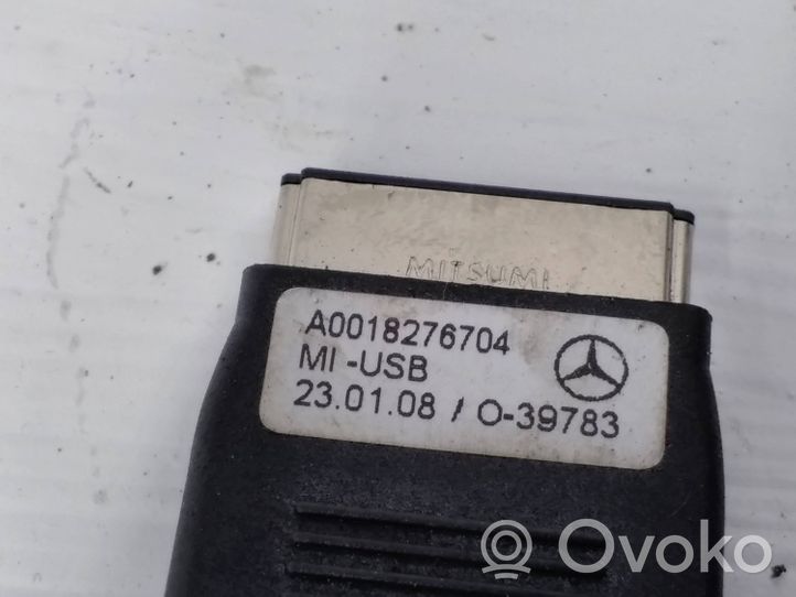 Mercedes-Benz CLS C219 USB-pistokeliitin A0018276704