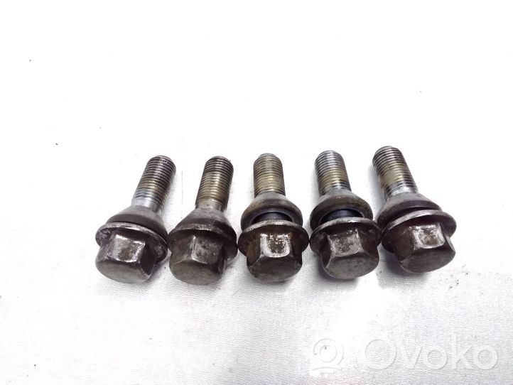 Volvo XC60 Nuts/bolts 