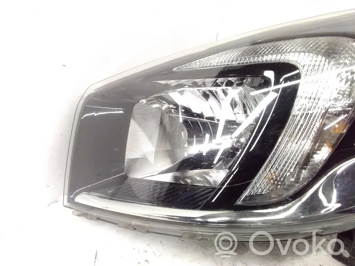 Opel Vivaro Headlight/headlamp 260603220R