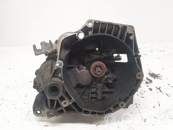 Fiat 500L Manuaalinen 5-portainen vaihdelaatikko 55241803