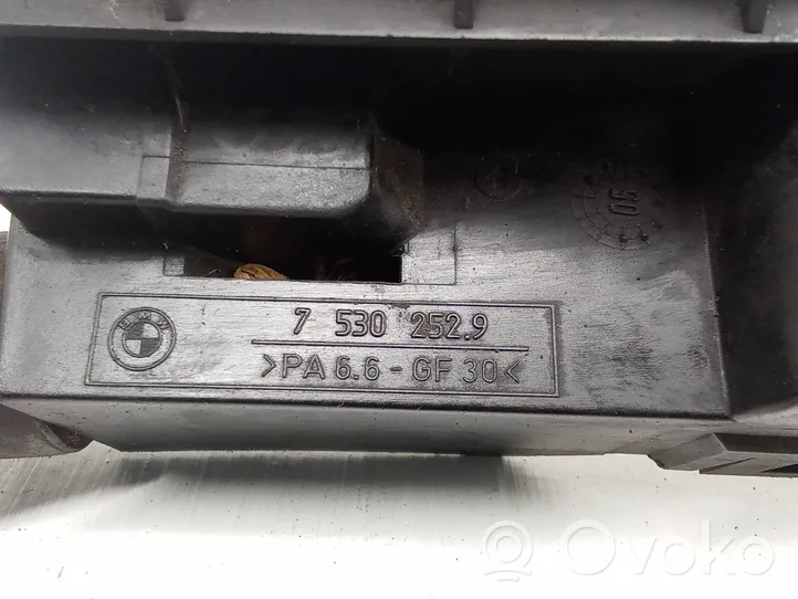 BMW X3 E83 Staffa di montaggio del radiatore 7530252