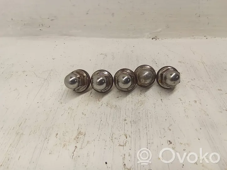 Mitsubishi Outlander Nuts/bolts 