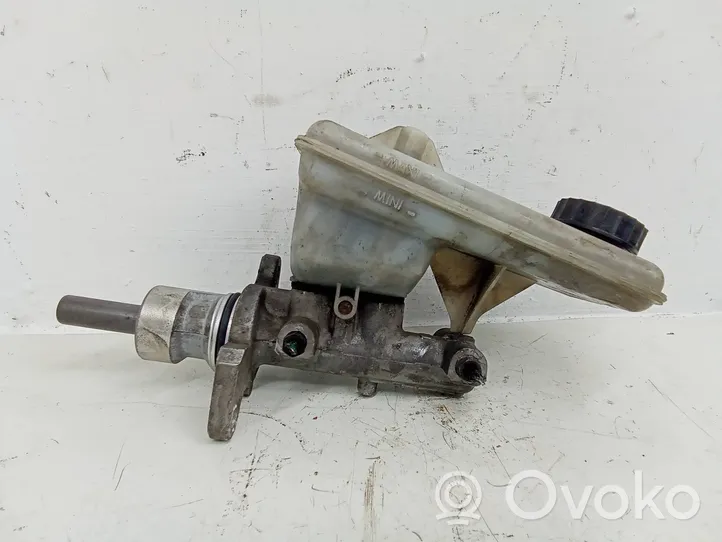 Opel Vivaro Master brake cylinder 320670082