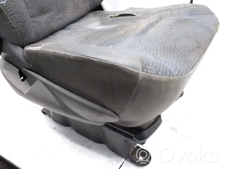 Opel Vivaro Asiento delantero del conductor 