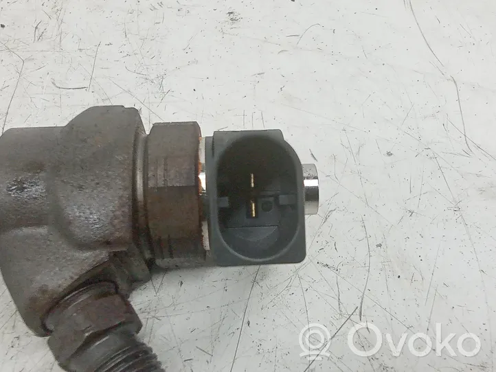 Volkswagen Tiguan Inyector de combustible 03L130277J