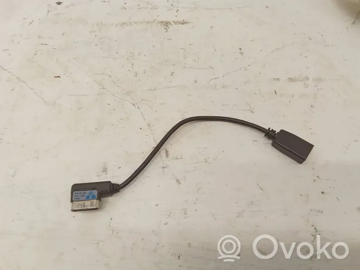 Volkswagen Tiguan USB-pistokeliitin 5N0035558