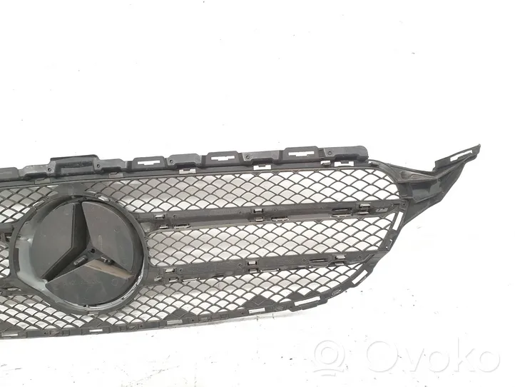 Mercedes-Benz C W205 Etupuskurin ylempi jäähdytinsäleikkö A2058800183