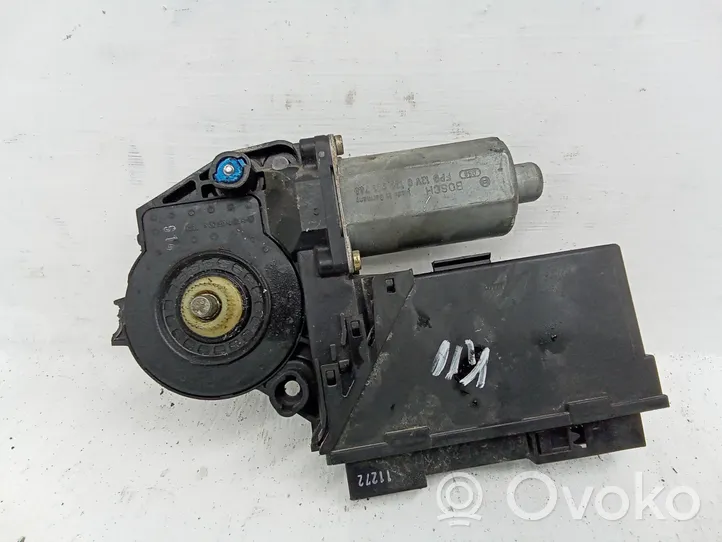 Audi A4 S4 B6 8E 8H Motorino alzacristalli della portiera anteriore 0130821765