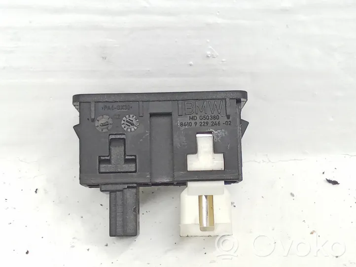 BMW 3 F30 F35 F31 Enchufe conector entrada auxiliar 9229246