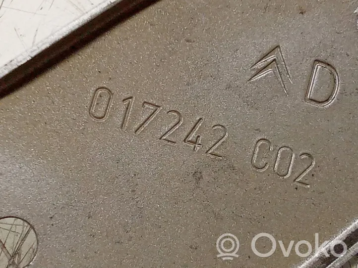 Citroen C4 Grand Picasso Soporte de montaje del guardabarros 017242C02