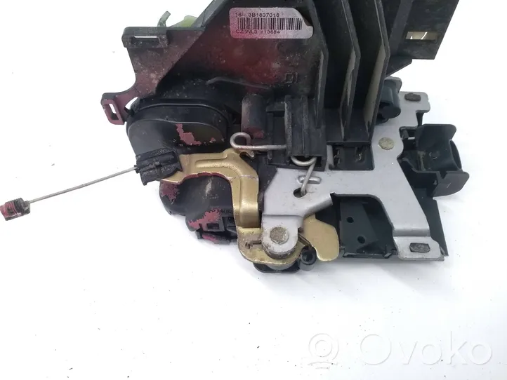 Volkswagen Caddy Front door lock 3B1837016