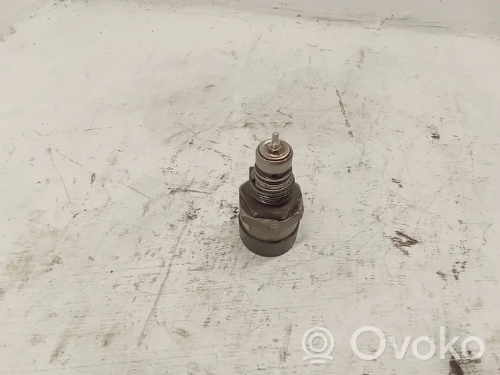 Audi A6 S6 C6 4F Fuel pressure regulator 057130764F