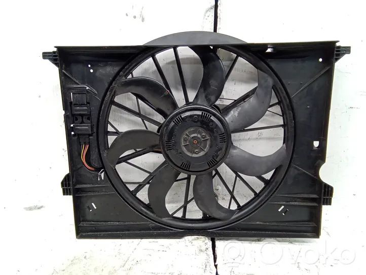 Mercedes-Benz CLS C219 Ventilateur de refroidissement de radiateur électrique A2115001693