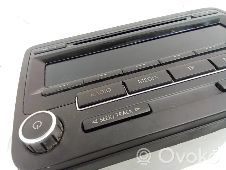 Volkswagen Touran II Radio/CD/DVD/GPS head unit 1K0035186AQ