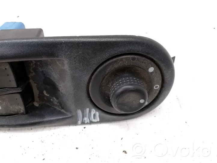 Renault Trafic II (X83) Interrupteur commade lève-vitre 8200011867