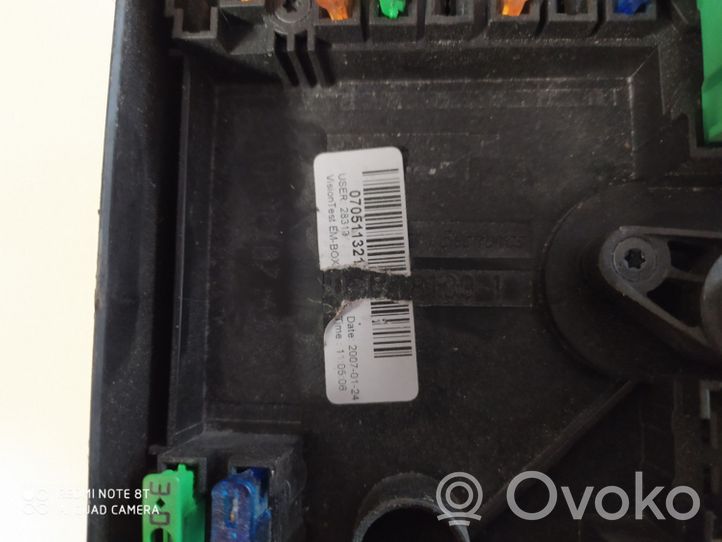 Skoda Octavia Mk2 (1Z) Ramka / Moduł bezpieczników 017181301