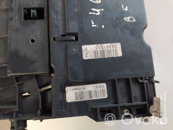 BMW 3 E46 Módulo de fusible 8364542