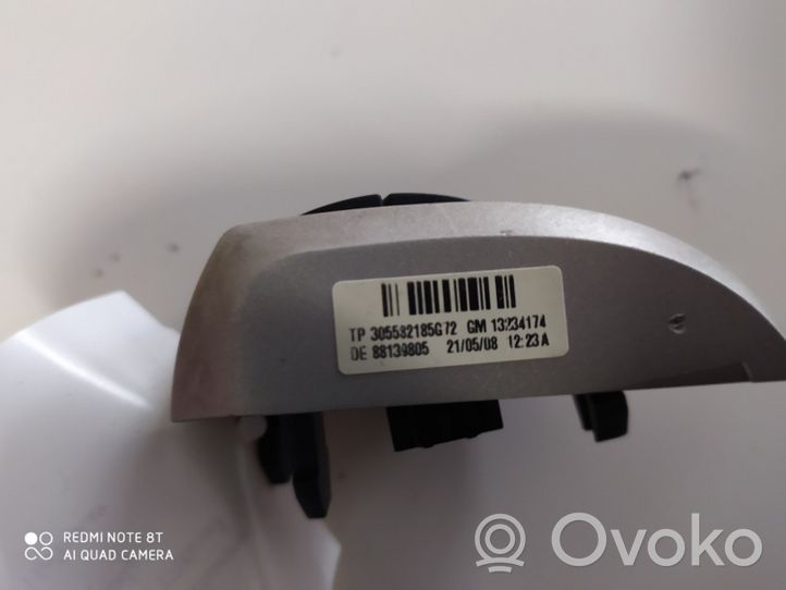 Opel Astra H Boutons / interrupteurs volant 13234174