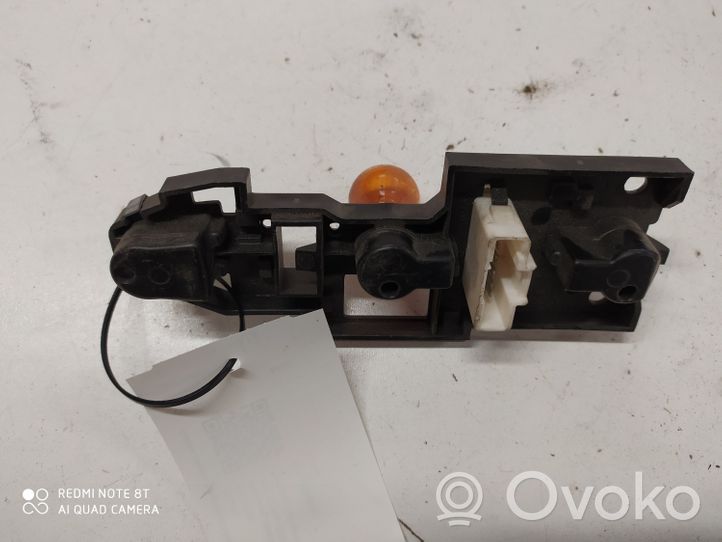 Citroen C5 Cubierta del soporte de la lámpara de la luz trasera 89032703