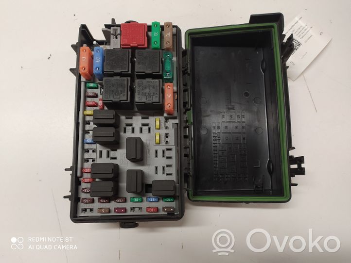 Opel Corsa D Module de fusibles 13217394EH