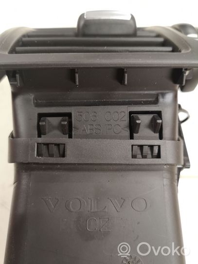 Volvo S40 Kojelaudan sivutuuletussuuttimen kehys 506002