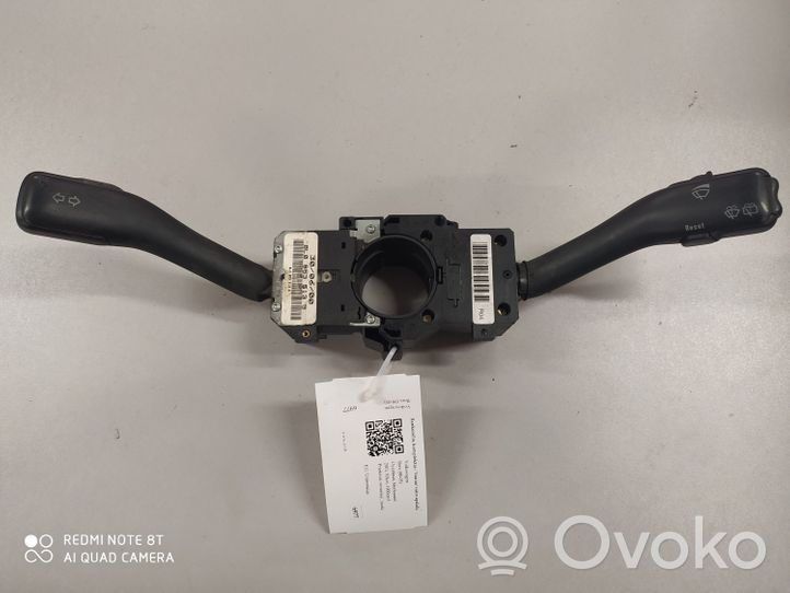 Volkswagen Bora Interruptor/palanca de limpiador de luz de giro 8L0953513B