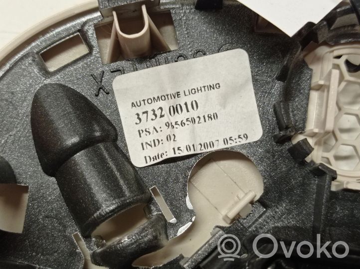 Citroen C6 Przycisk / Włącznik oświetlenia wnętrza kabiny 37320010