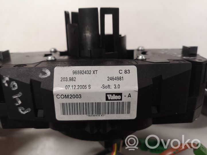 Peugeot 407 Interruptor/palanca de limpiador de luz de giro 96592432XT