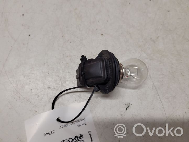 Toyota Avensis T270 Porte ampoule de feu arrière 89032447A