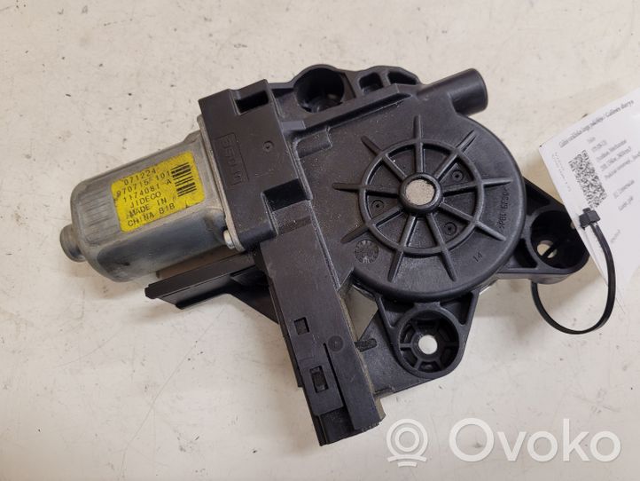 Volvo V70 Moteur de lève-vitre de porte arrière 071224