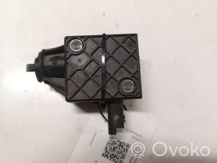 Citroen C4 I Picasso Verrouillage du bouchon du réservoir de carburant 8D6653