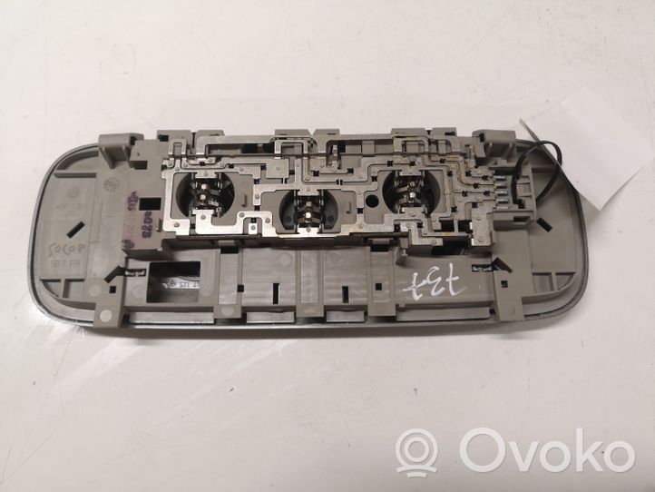 Volkswagen Golf V Illuminazione sedili anteriori 1K0947125