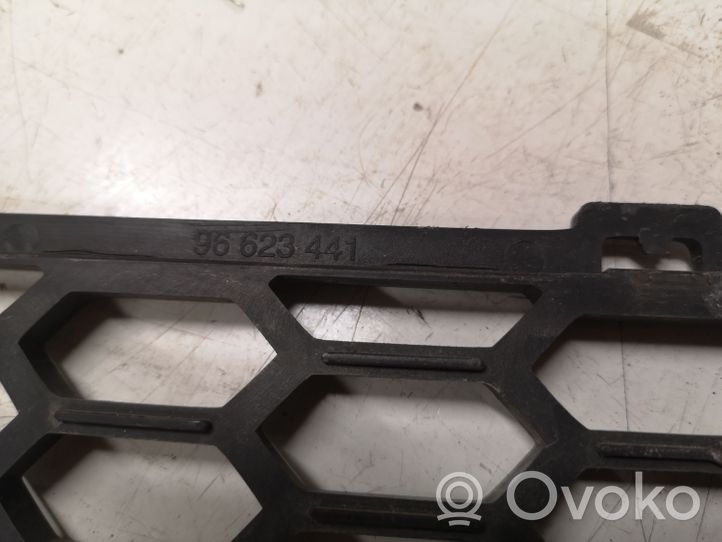 Chevrolet Captiva Grille inférieure de pare-chocs avant 96623441