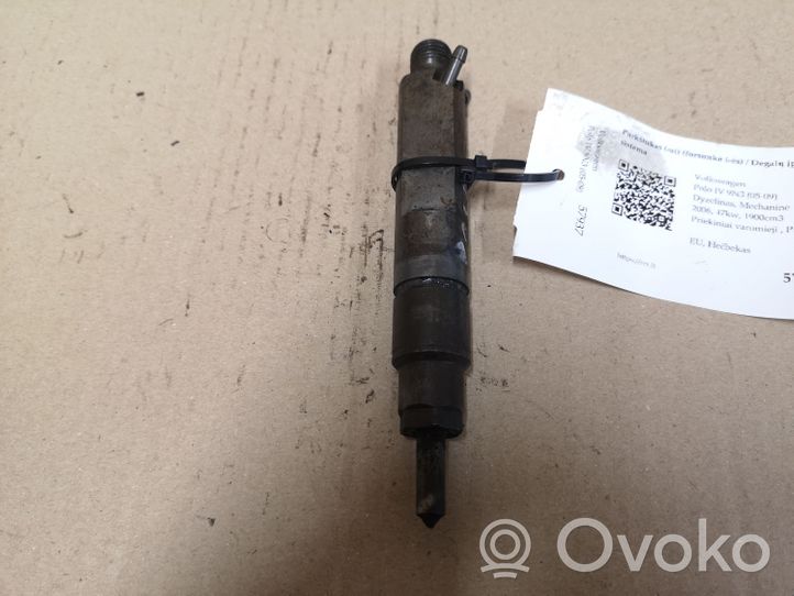 Volkswagen Polo IV 9N3 Fuel injector 028130203F