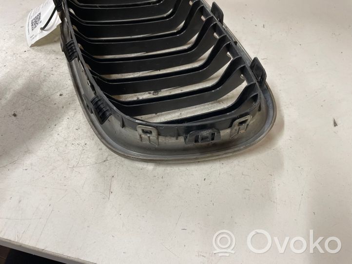 BMW 1 F20 F21 Grille calandre supérieure de pare-chocs avant 7239022