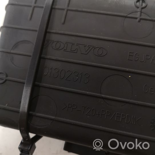 Volvo V40 Panelės stalčiuko/lentinėlės paklotėlis 01302313