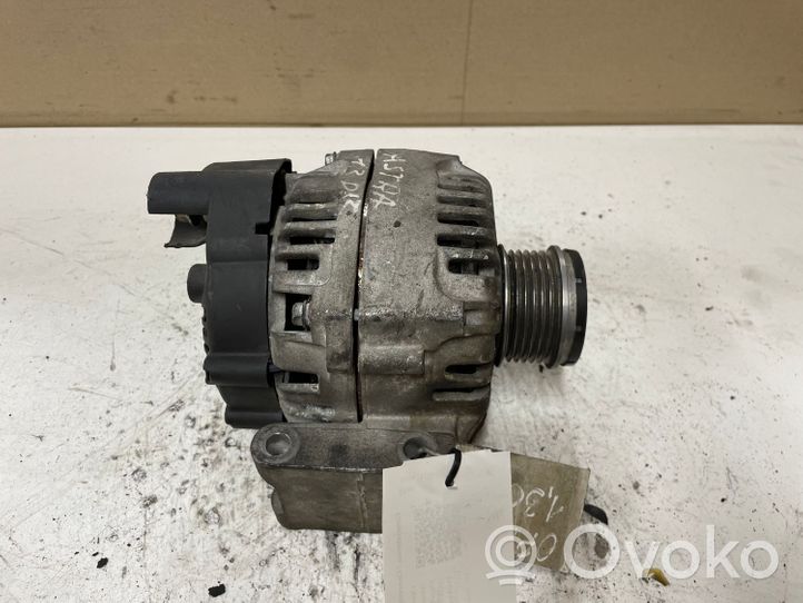 Opel Astra H Alternator 