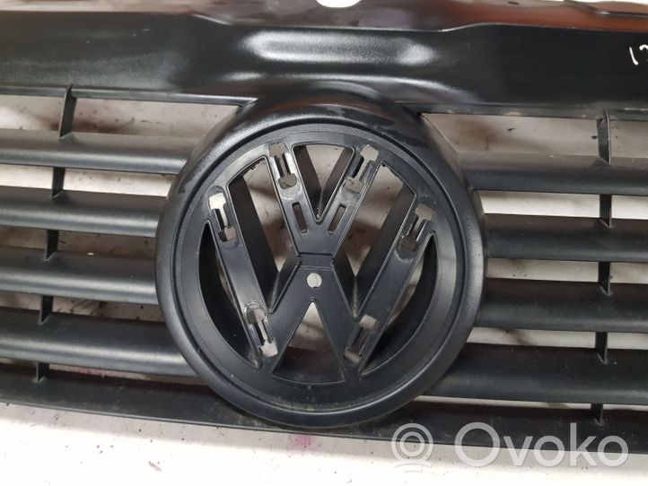 Volkswagen Transporter - Caravelle T5 Grille calandre supérieure de pare-chocs avant 7H0807101