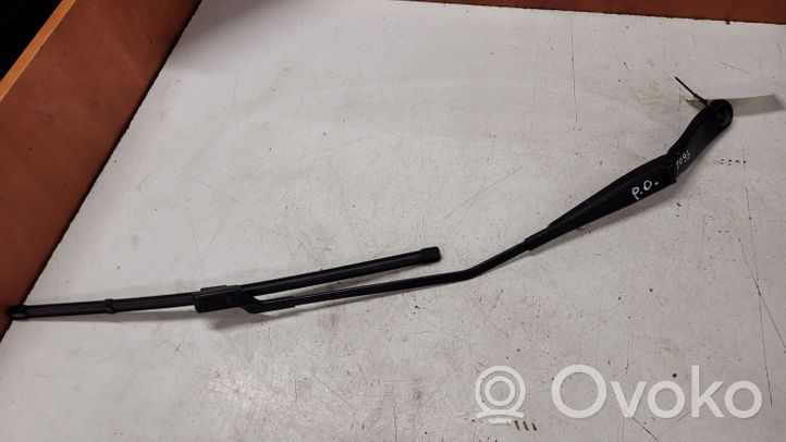 Volvo XC60 Front wiper blade arm 30753526