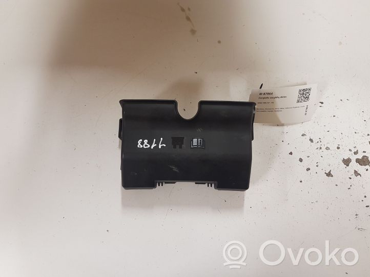 Volvo V40 Dangtelis saugiklių dėžės 30659278