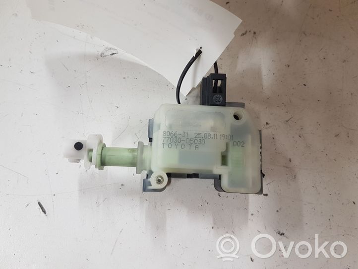 Toyota Avensis T270 Schloss Tankdeckel Tankklappe 806631